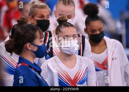 Tokio, Japan. 27. Juli 2021. General, Turnerinnen der französischen Mannschaft (FRA) mit Gesichtsmaske, Maskengymnastik, Mannschaftswettbewerb rund um Frauen, Kunstturnen, Gymnastik Frauenmannschaft, Mannschaftswettbewerb Frauen 07 27/2021/`s, Ariake Gymnastik Zentrum. Olympische Sommerspiele 2020, ab 23.07. - 08.08.2021 in Tokio/Japan. â Credit: dpa/Alamy Live News Stockfoto